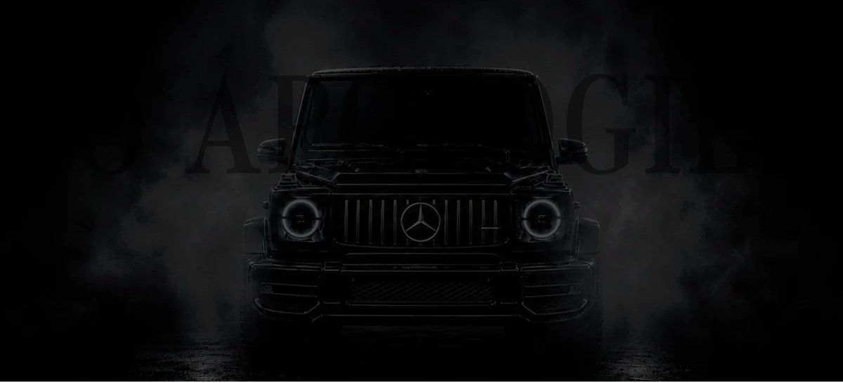 Still cinematográfico escuro do farol dianteiro de um Mercedes-Benz AMG G63