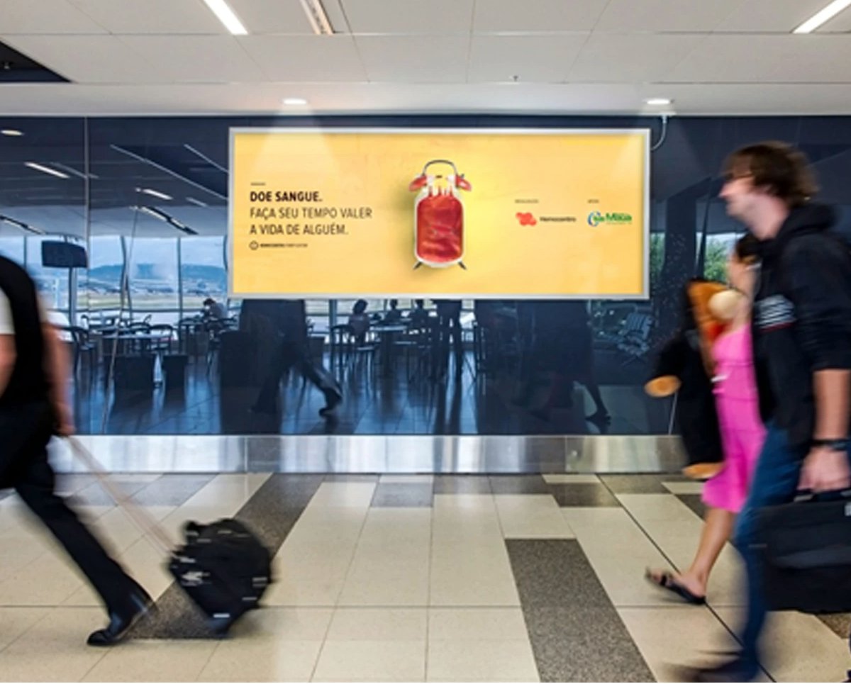 Outdoor de aeroporto da campanha Doe Sangue